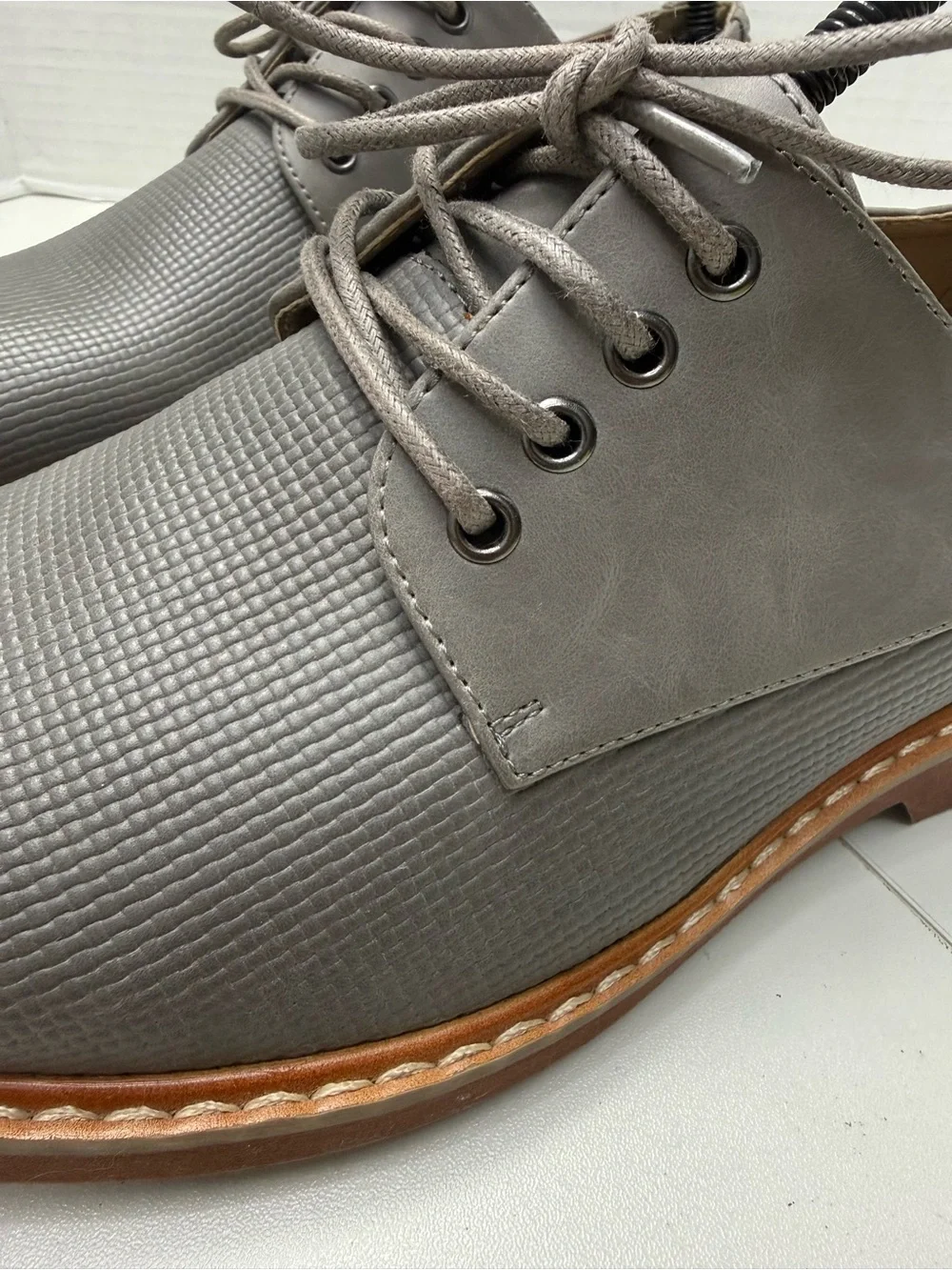 Unlisted by Kenneth Cole Grey Textured Lace-Up Oxfords size 7.5
